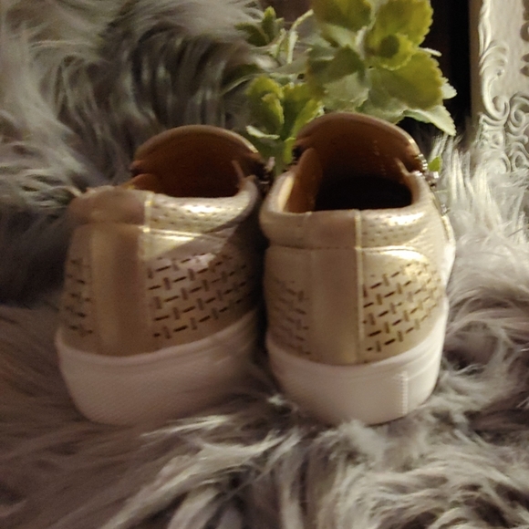 Little girls Report EUC slip on sneakers - Picture 4 of 5